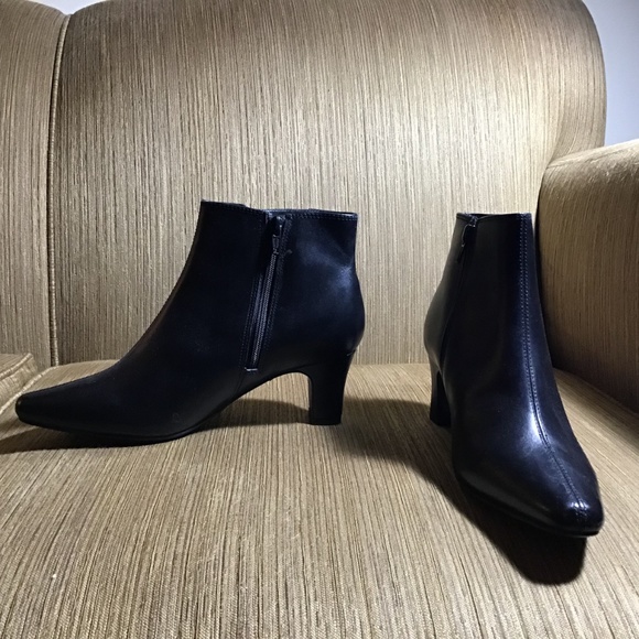 Black Leather heeled boots - Picture 4 of 5